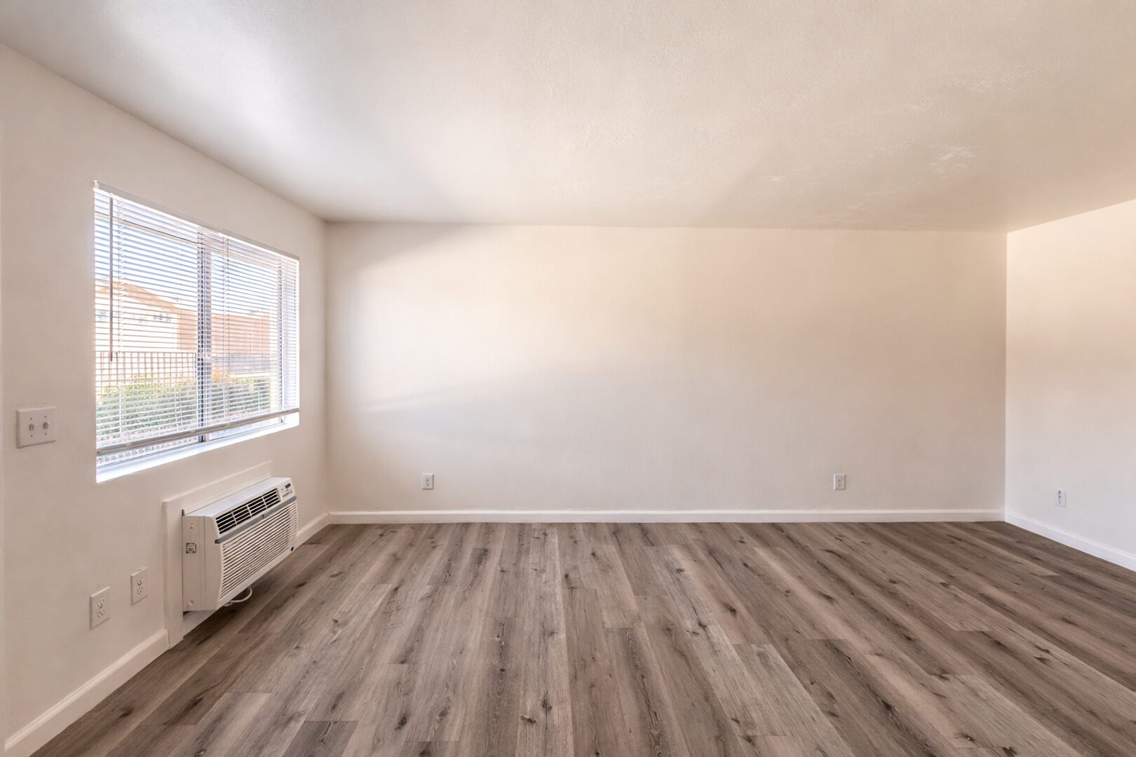 524 E. Ave Q12 - Unit 13 - Palmdale - California - 2 bed, 1 bath rental property