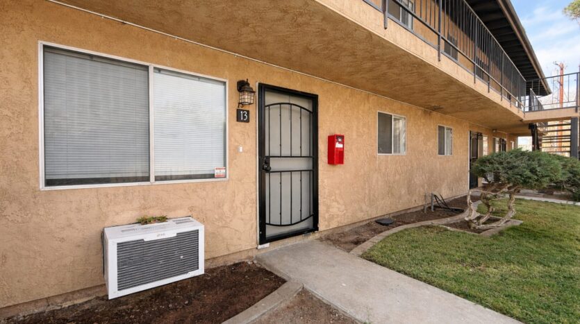 524 E. Ave Q12 - Unit 13 - Palmdale - California - 2 bed, 1 bath rental property
