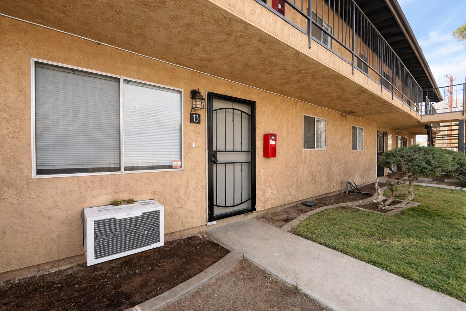 524 E. Ave Q12 - Unit 13 - Palmdale - California - 2 bed, 1 bath rental property