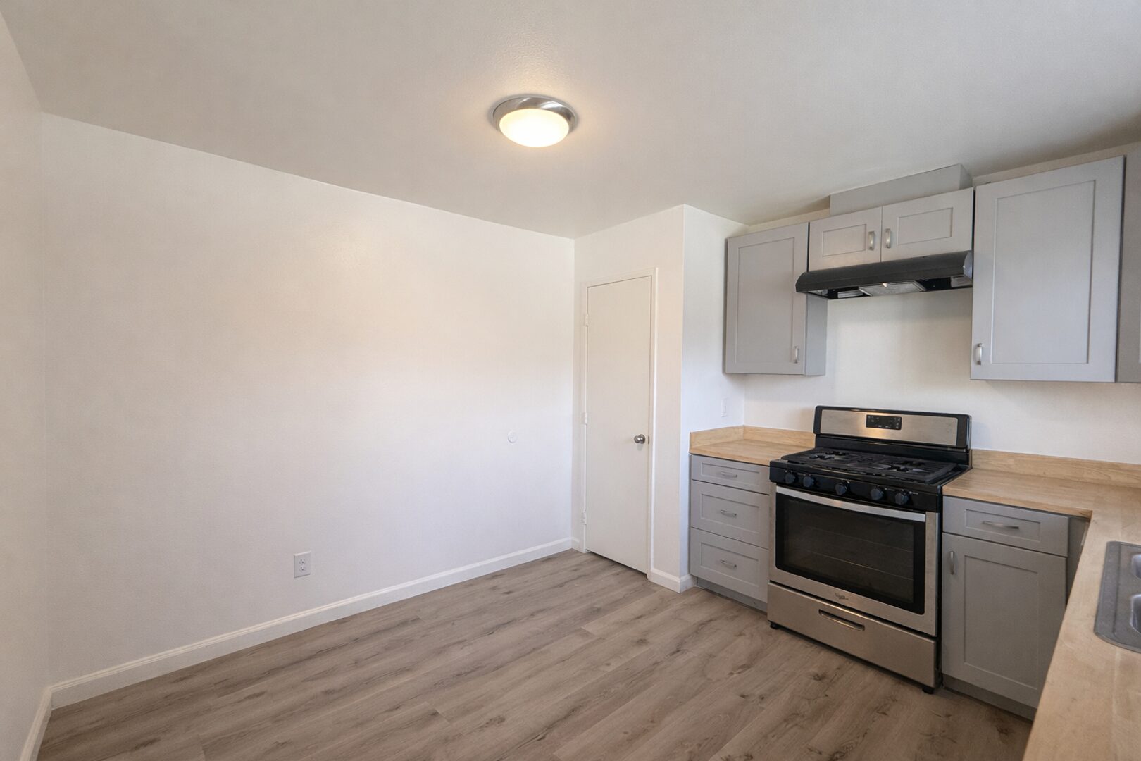 524 E. Ave Q12 - Unit 13 - Palmdale - California - 2 bed, 1 bath rental property