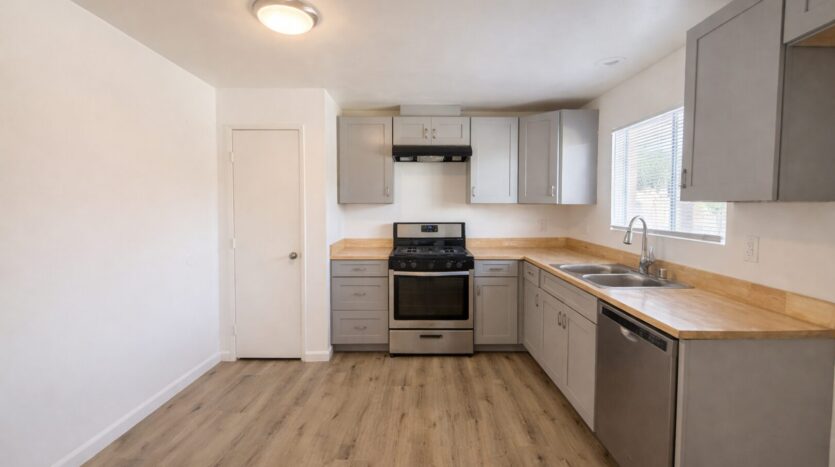 524 E. Ave Q12 - Unit 13 - Palmdale - California - 2 bed, 1 bath rental property