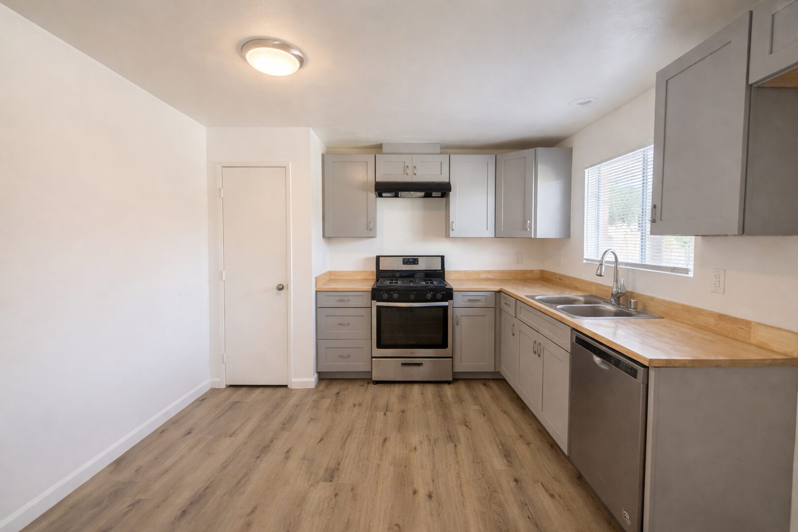 524 E. Ave Q12 - Unit 13 - Palmdale - California - 2 bed, 1 bath rental property