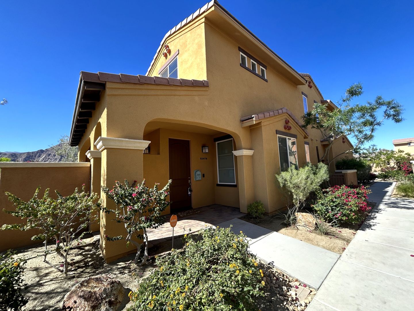 52478 Hawthorn Ct - La Quinta - California - 2 bed, 3 bath rental property