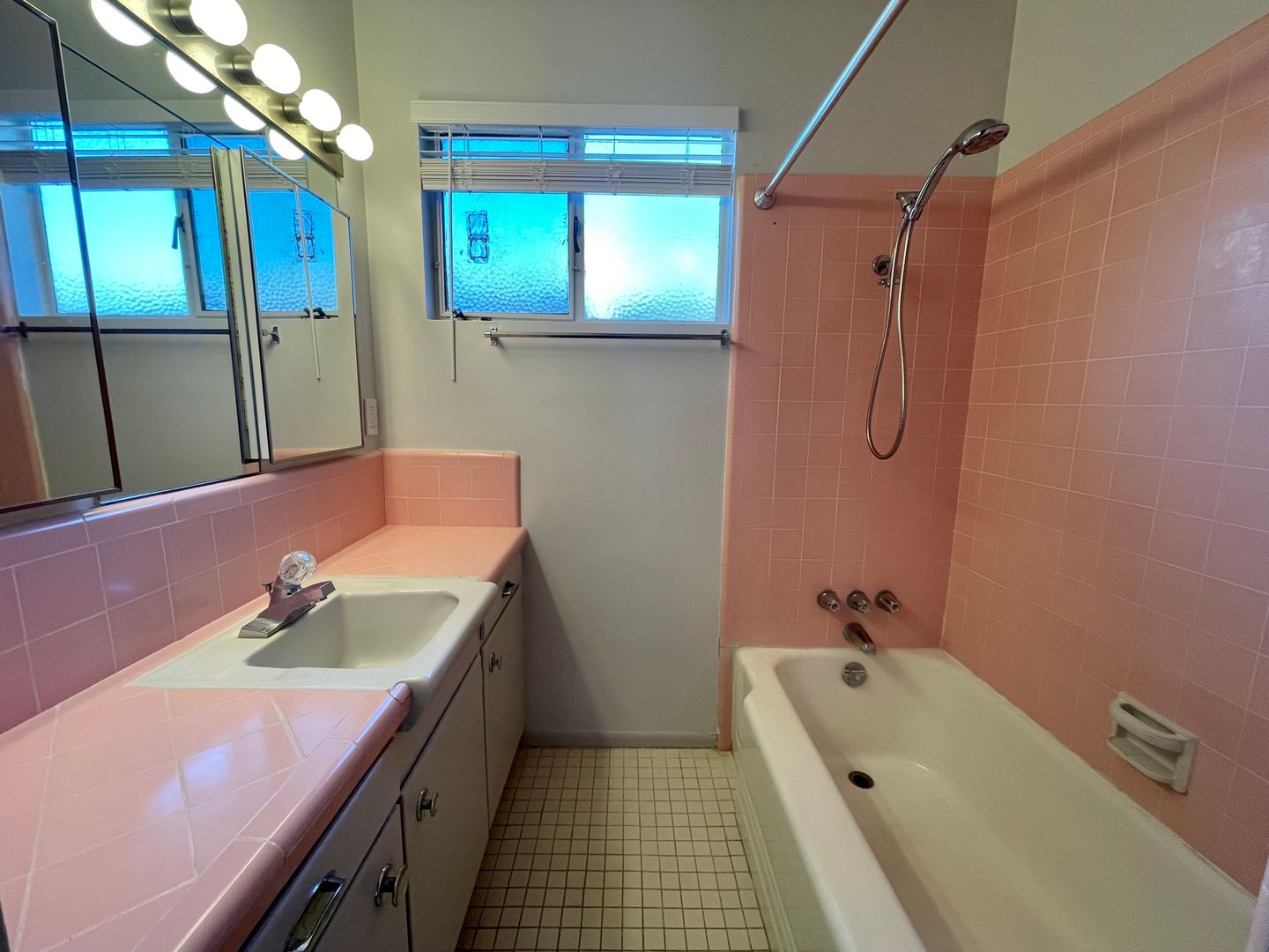 529 South Calle Abronia  - Unit 1 - Palm Springs - California - 1 bed, 1 bath rental property