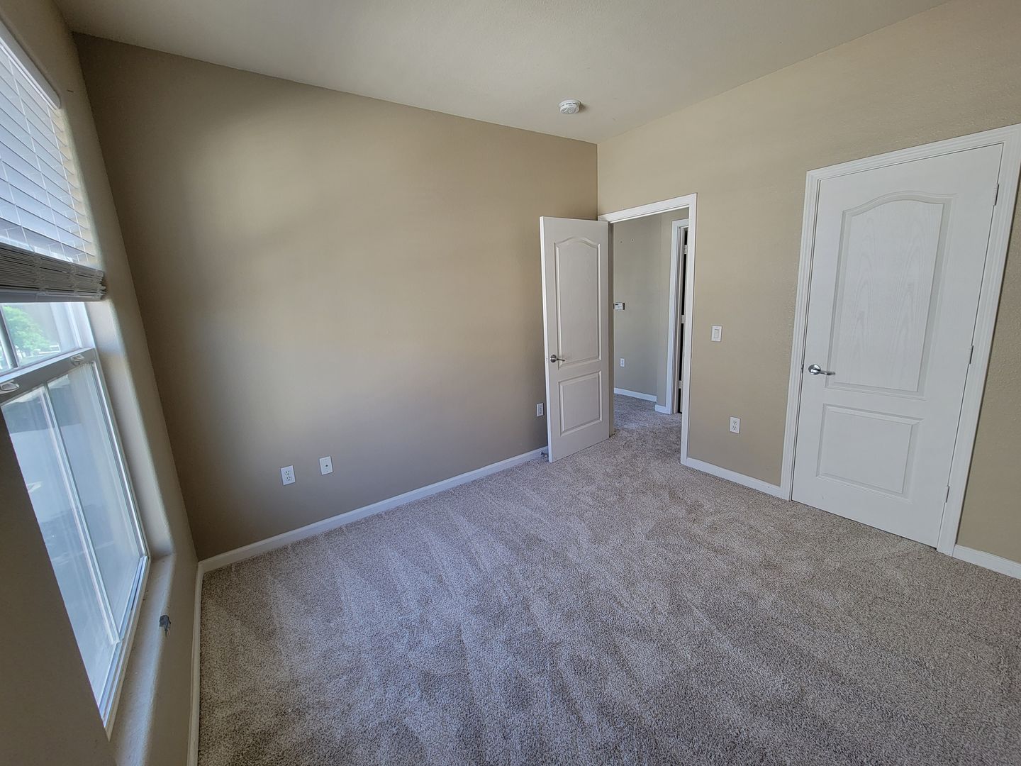 5554 Tares Cir - Elk Grove - California - 2 bed, 2 bath rental property