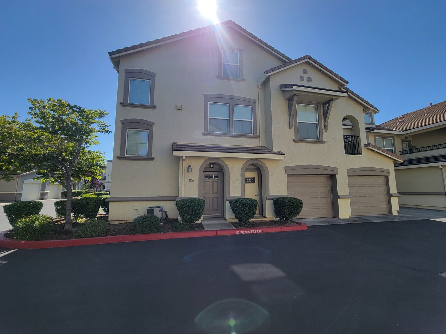 5554 Tares Cir - Elk Grove - California - 2 bed, 2 bath rental property