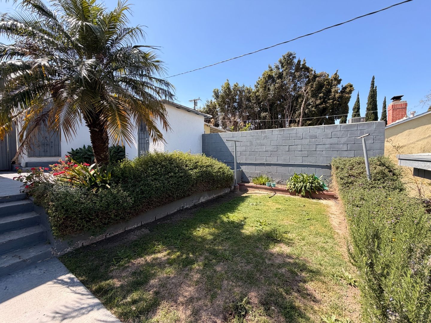 586 e Fairview Blvd  - Inglewood - California - 2 bed, 1 bath rental property