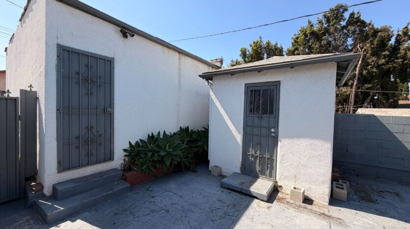 586 e Fairview Blvd  - Inglewood - California - 2 bed, 1 bath rental property