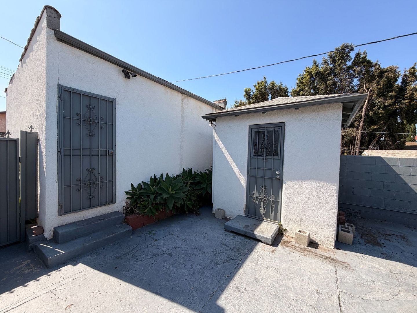 586 e Fairview Blvd  - Inglewood - California - 2 bed, 1 bath rental property