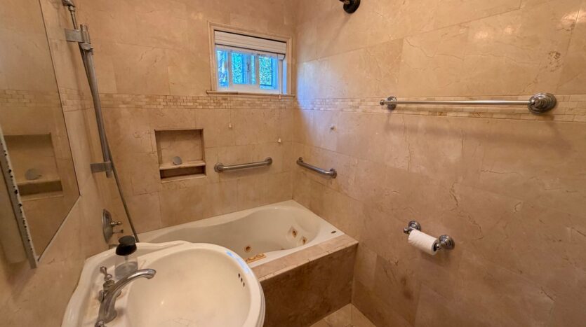 586 e Fairview Blvd  - Inglewood - California - 2 bed, 1 bath rental property