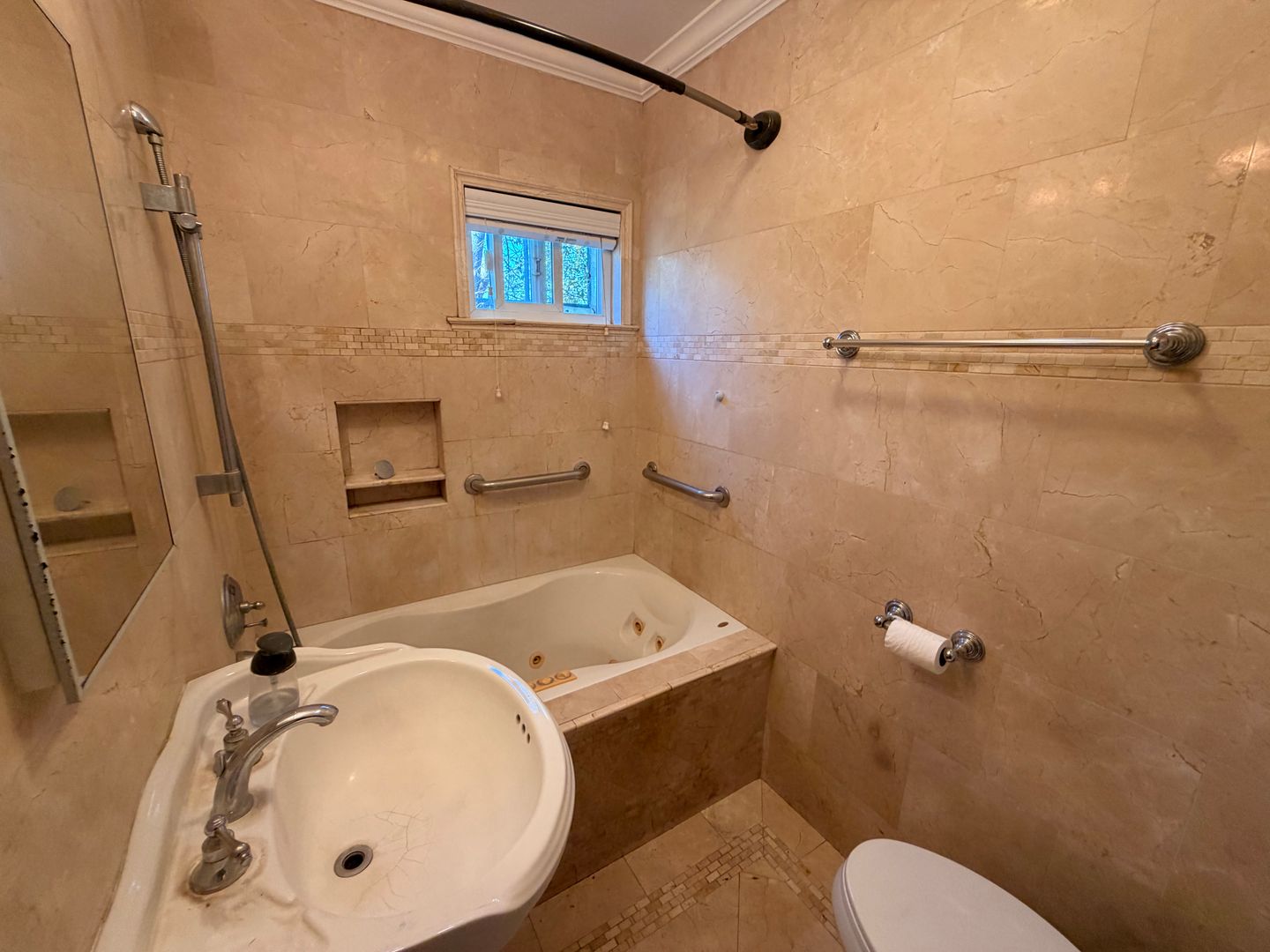 586 e Fairview Blvd  - Inglewood - California - 2 bed, 1 bath rental property