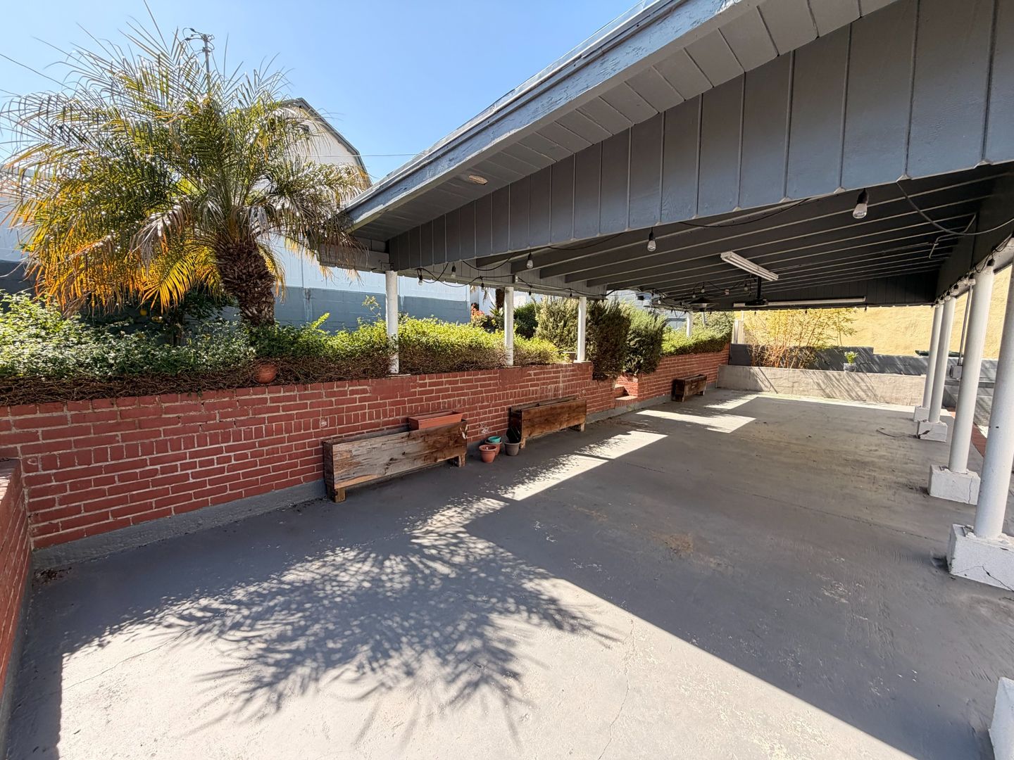 586 e Fairview Blvd  - Inglewood - California - 2 bed, 1 bath rental property