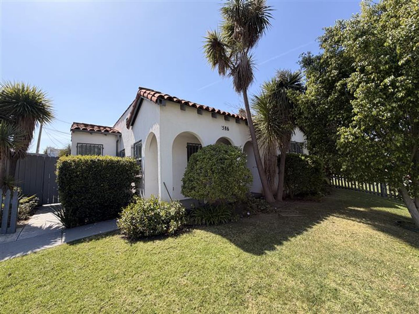 586 e Fairview Blvd  - Inglewood - California - 2 bed, 1 bath rental property