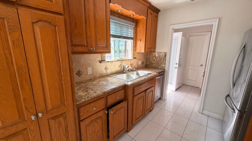 586 e Fairview Blvd  - Inglewood - California - 2 bed, 1 bath rental property