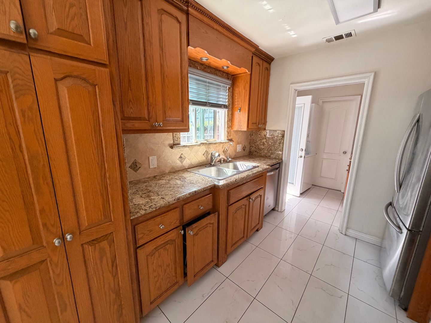 586 e Fairview Blvd  - Inglewood - California - 2 bed, 1 bath rental property