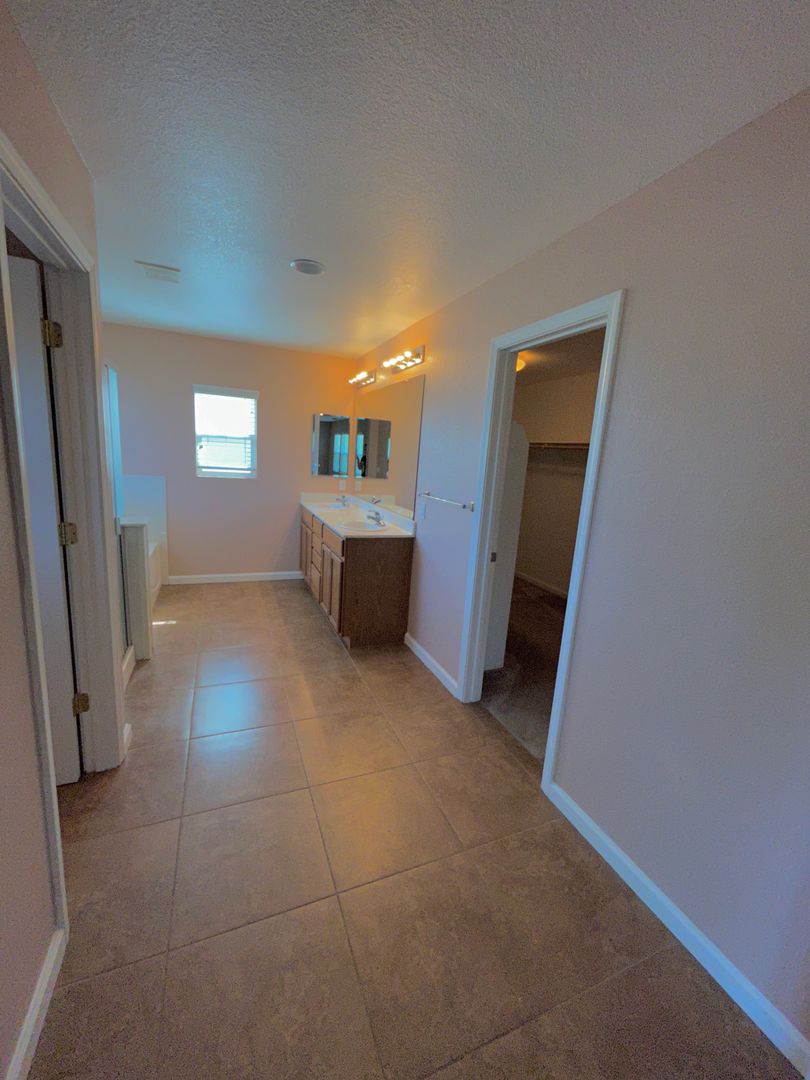 6001 Jefjen Way - Elk Grove - California - 5 bed, 3 bath rental property