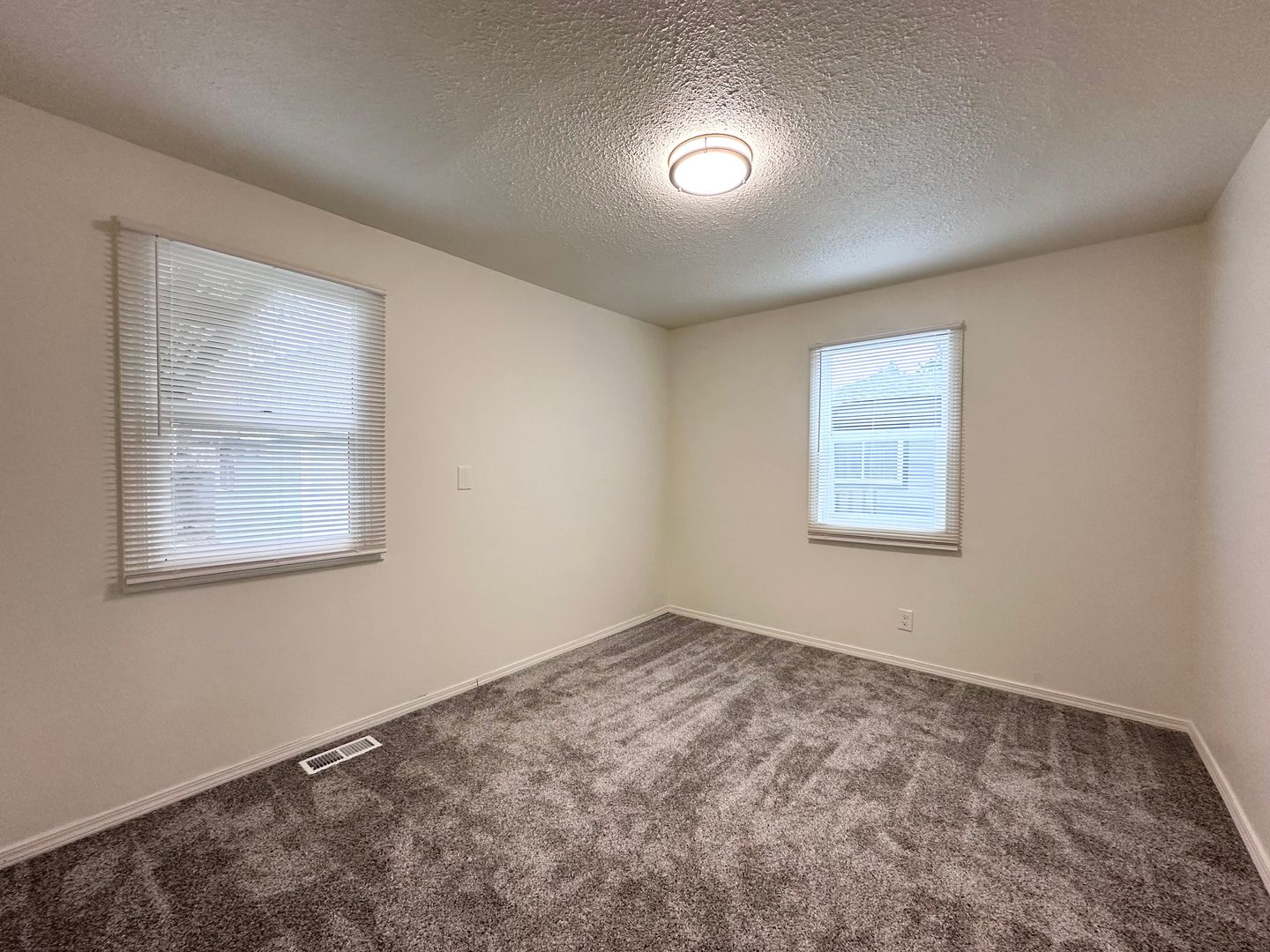 6009 SE 138th Pl - Portland - Oregon - 3 bed, 1 bath rental property