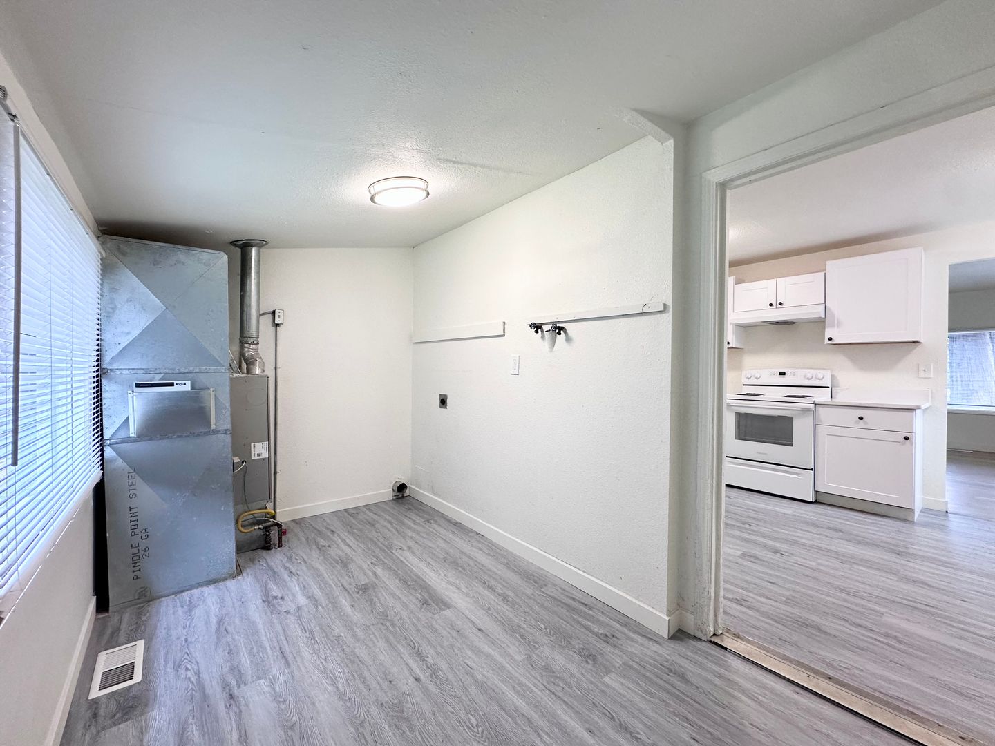 6009 SE 138th Pl - Portland - Oregon - 3 bed, 1 bath rental property