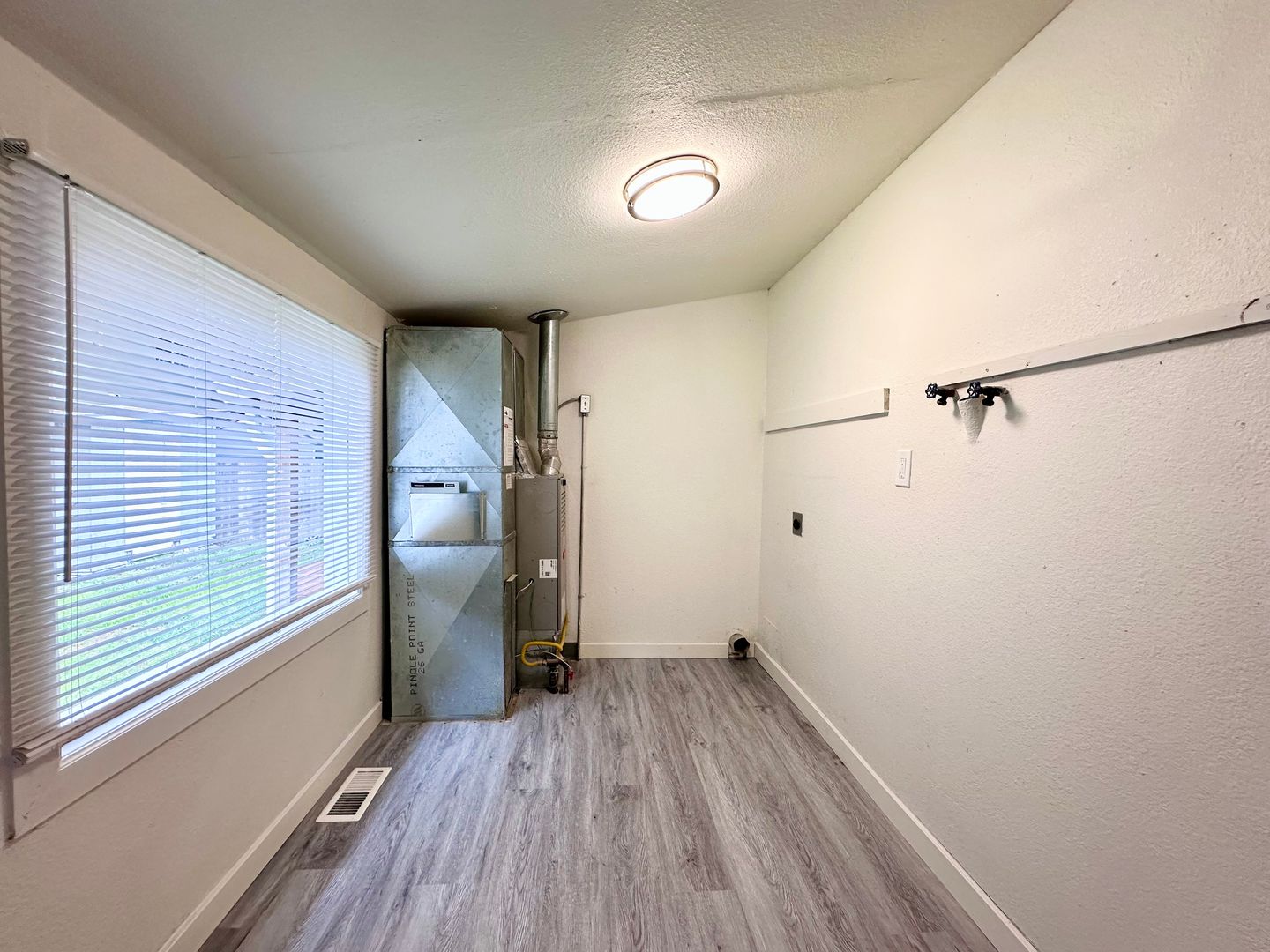 6009 SE 138th Pl - Portland - Oregon - 3 bed, 1 bath rental property