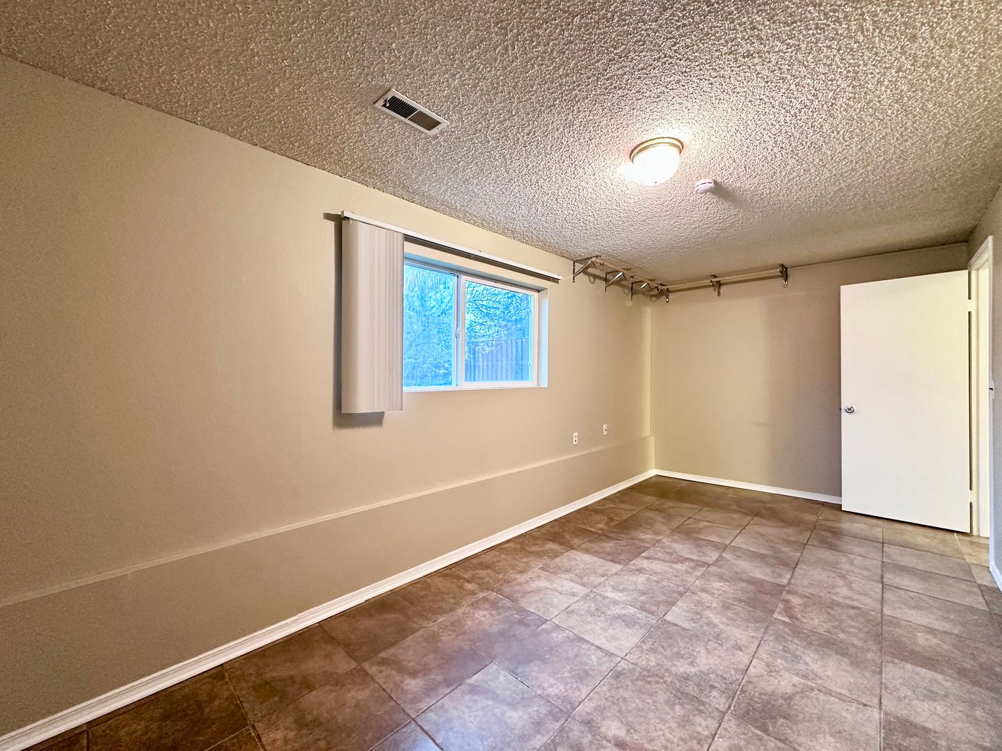 6300 SW Fisher Ave - Beaverton - Oregon - 6 bed, 3 bath rental property