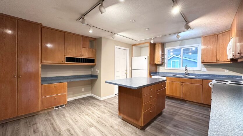 6300 SW Fisher Ave - Beaverton - Oregon - 6 bed, 3 bath rental property