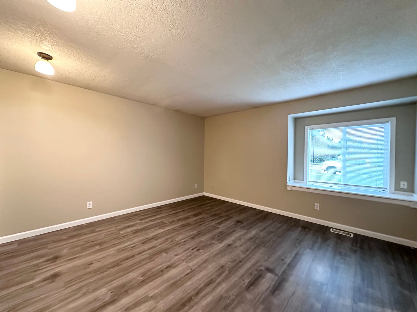 6300 SW Fisher Ave - Beaverton - Oregon - 6 bed, 3 bath rental property