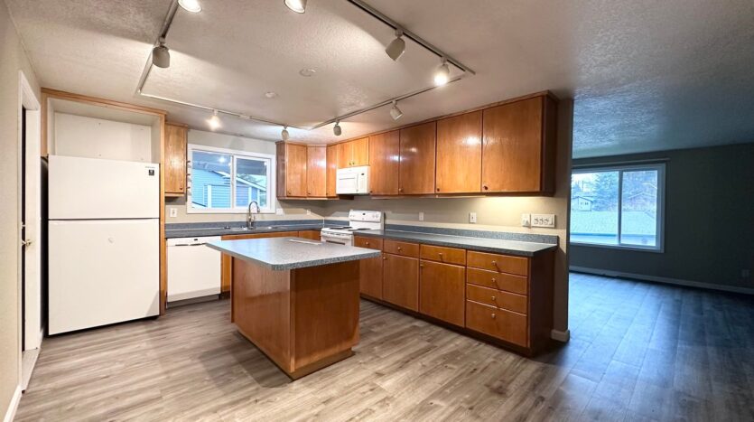 6300 SW Fisher Ave - Beaverton - Oregon - 6 bed, 3 bath rental property