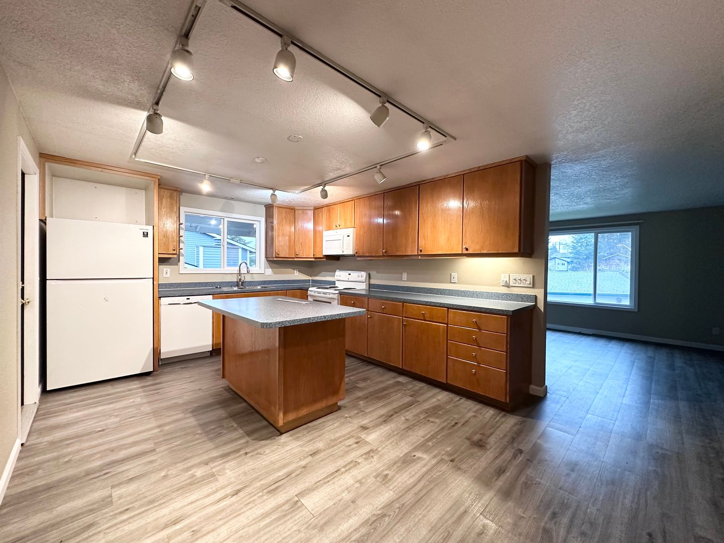 6300 SW Fisher Ave - Beaverton - Oregon - 6 bed, 3 bath rental property