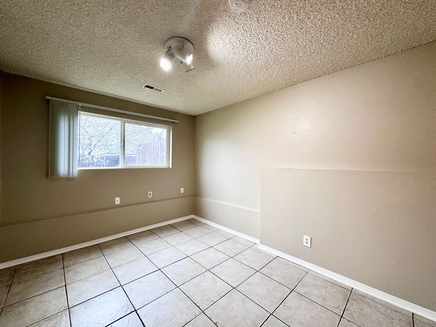 6300 SW Fisher Ave - Beaverton - Oregon - 6 bed, 3 bath rental property