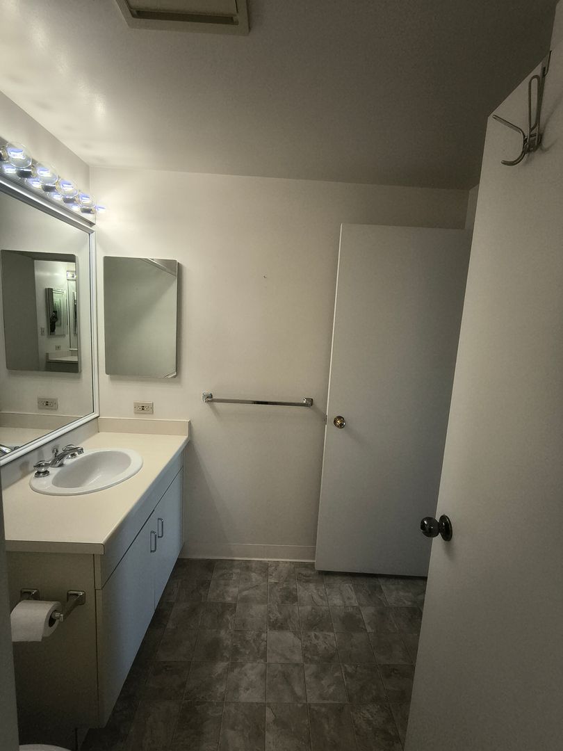 6363 Christie Ave #1413 - Emeryville - California - 1 bed, 1 bath rental property