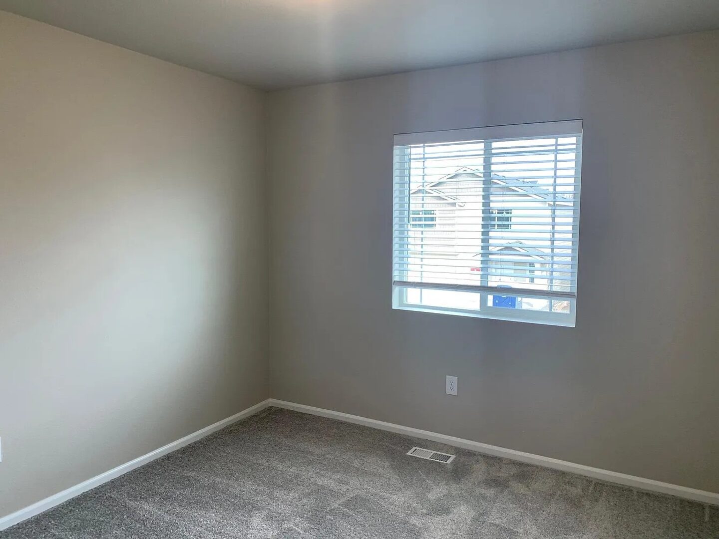 6500 44th St E - Fife - Washington - 4 bed, 3 bath rental property