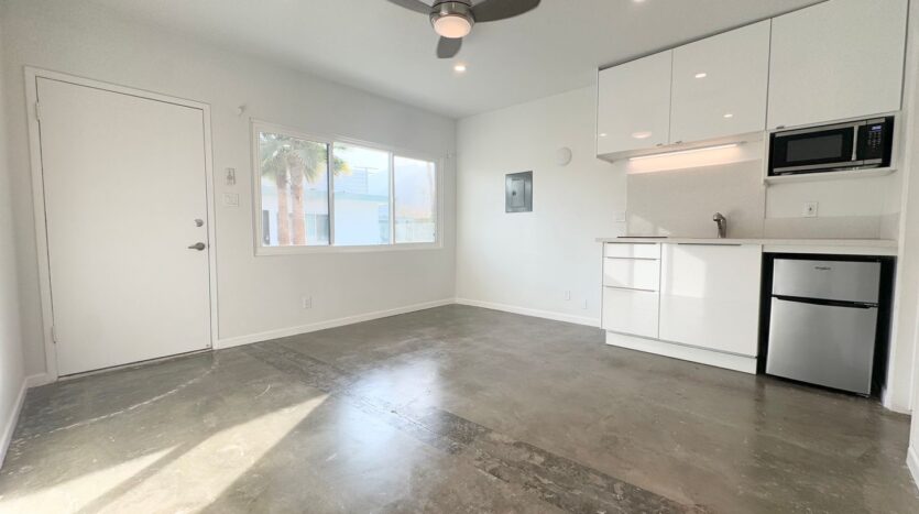 700 N Riverside Dr.  - Unit 4 - Palm Springs - California - 1 bath rental property