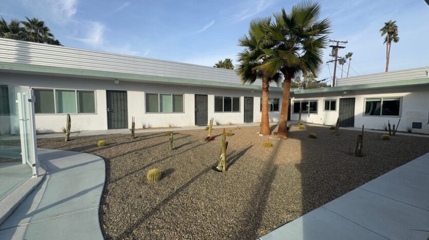 700 N Riverside Dr.  - Unit 4 - Palm Springs - California - 1 bath rental property
