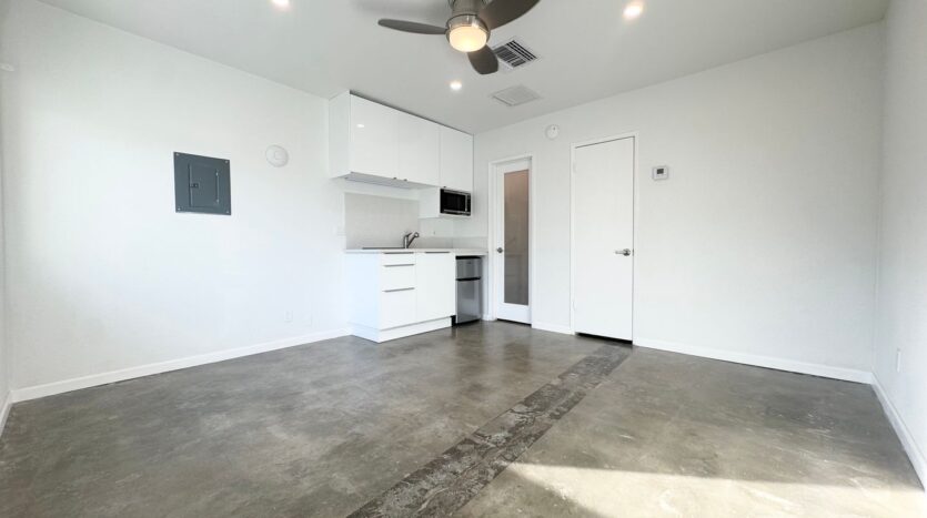 700 N Riverside Dr.  - Unit 4 - Palm Springs - California - 1 bath rental property