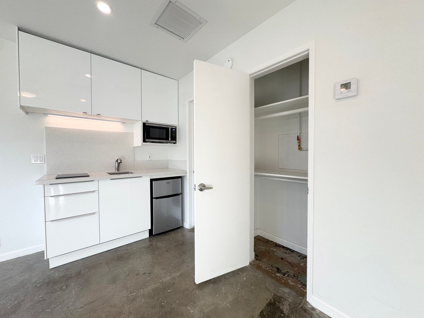 700 N Riverside Dr.  - Unit 4 - Palm Springs - California - 1 bath rental property