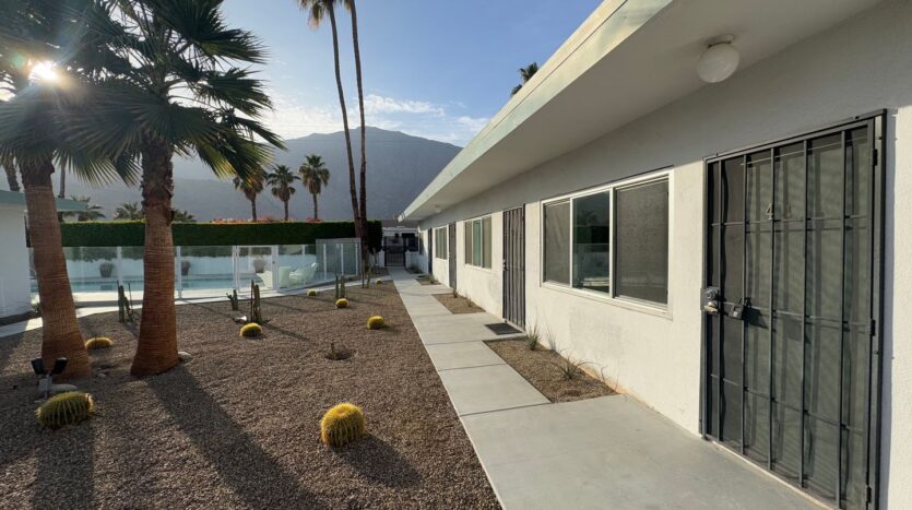 700 N Riverside Dr.  - Unit 4 - Palm Springs - California - 1 bath rental property