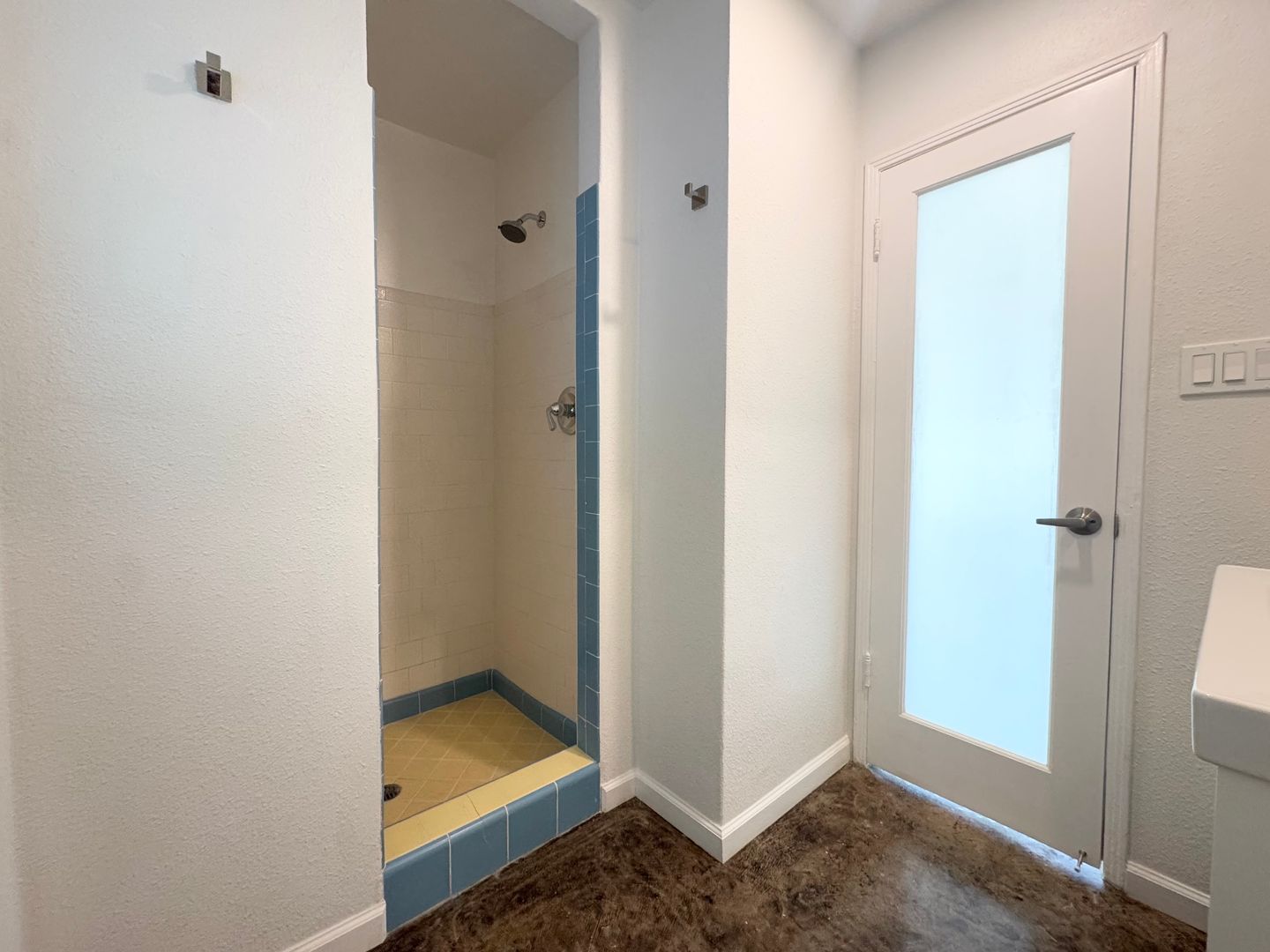 700 N Riverside Dr.  - Unit 4 - Palm Springs - California - 1 bath rental property