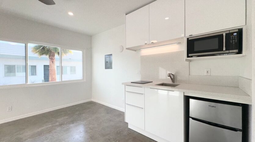 700 N Riverside Dr.  - Unit 4 - Palm Springs - California - 1 bath rental property