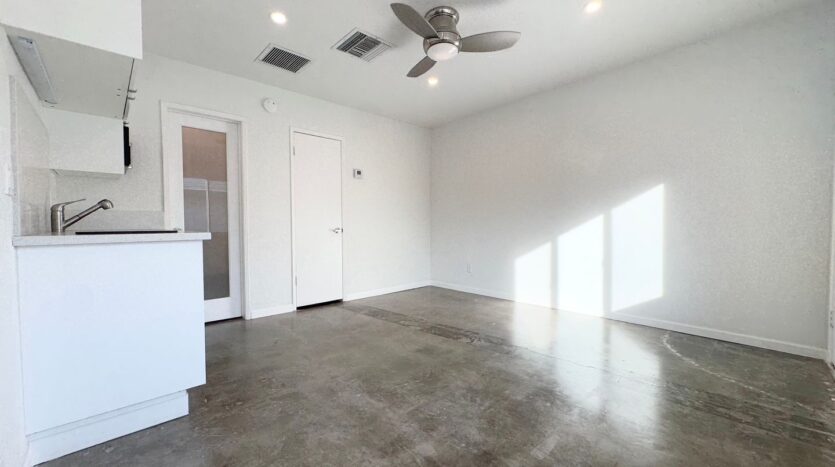 700 N Riverside Dr.  - Unit 4 - Palm Springs - California - 1 bath rental property