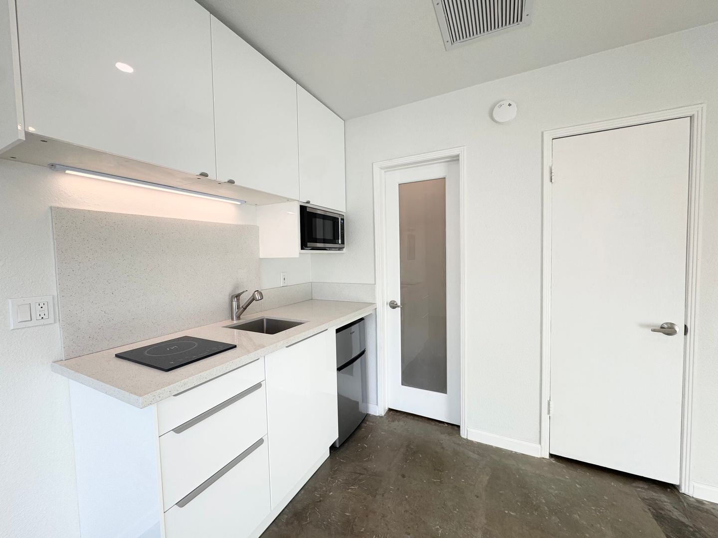 700 N Riverside Dr.  - Unit 4 - Palm Springs - California - 1 bath rental property