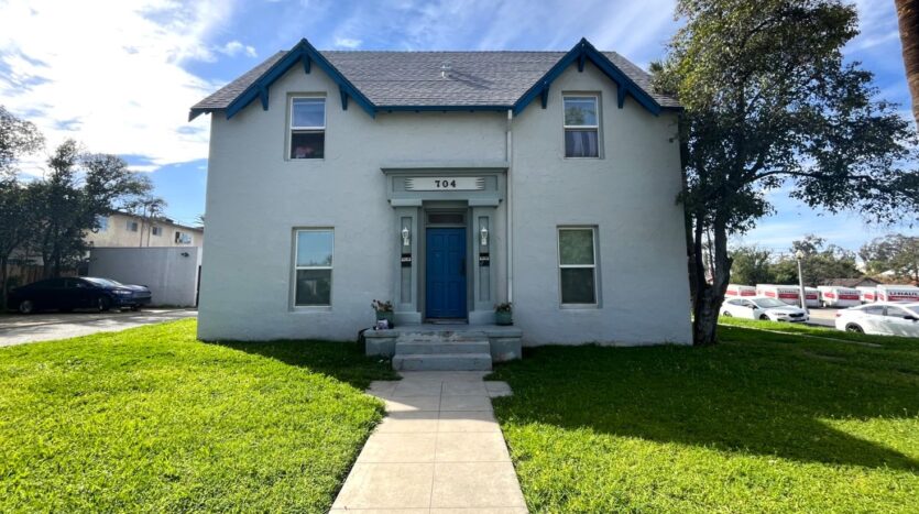 704 S Howard St Apt B - Corona - California - 2 bed, 1 bath rental property