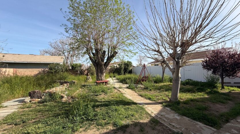 711 E. Ave. K4 - Lancaster - California - 3 bed, 2 bath rental property