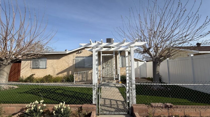 711 E. Ave. K4 - Lancaster - California - 3 bed, 2 bath rental property