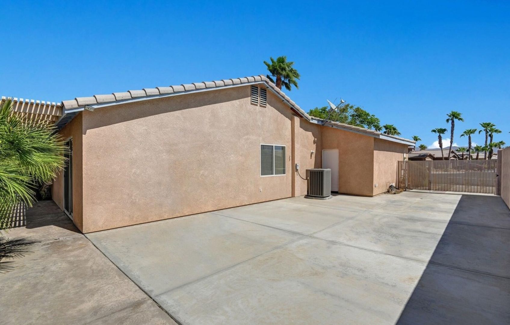 81258 Avenida Esmeralda - Indio - California - 3 bed, 2 bath rental property