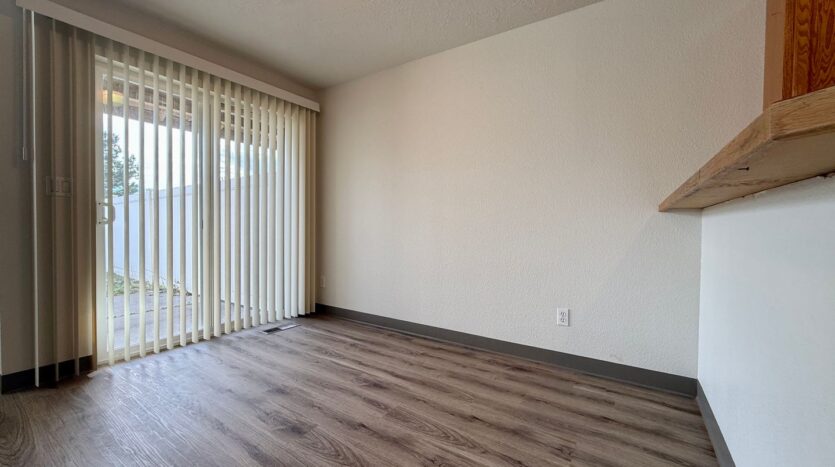 822 NE Larch Avenue - Redmond - Oregon - 3 bed, 2.5 bath rental property