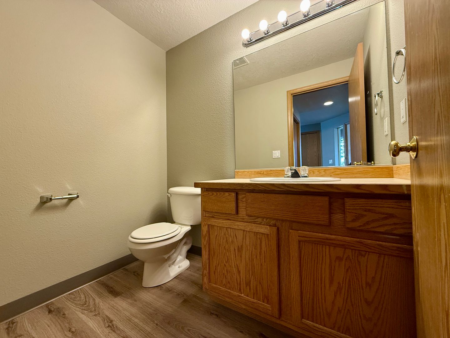 822 NE Larch Avenue - Redmond - Oregon - 3 bed, 2.5 bath rental property