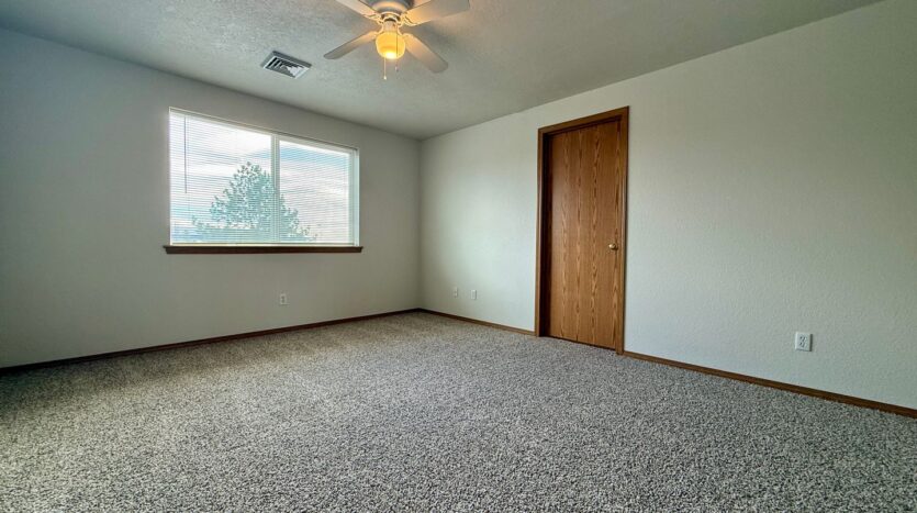 822 NE Larch Avenue - Redmond - Oregon - 3 bed, 2.5 bath rental property