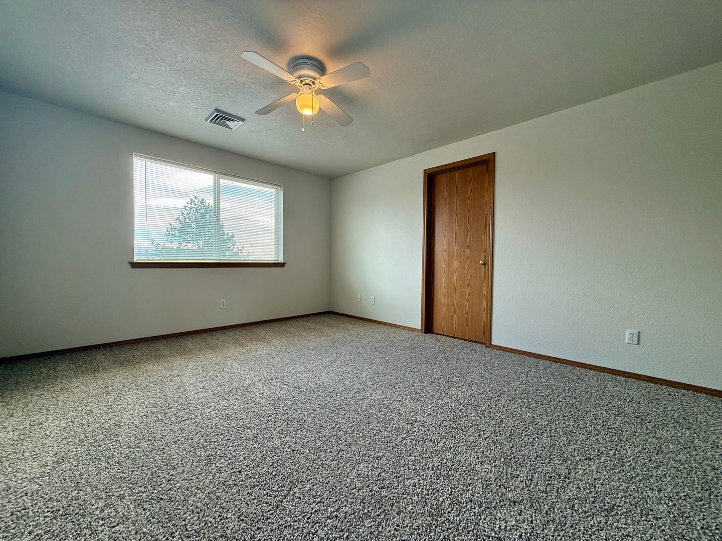 822 NE Larch Avenue - Redmond - Oregon - 3 bed, 2.5 bath rental property