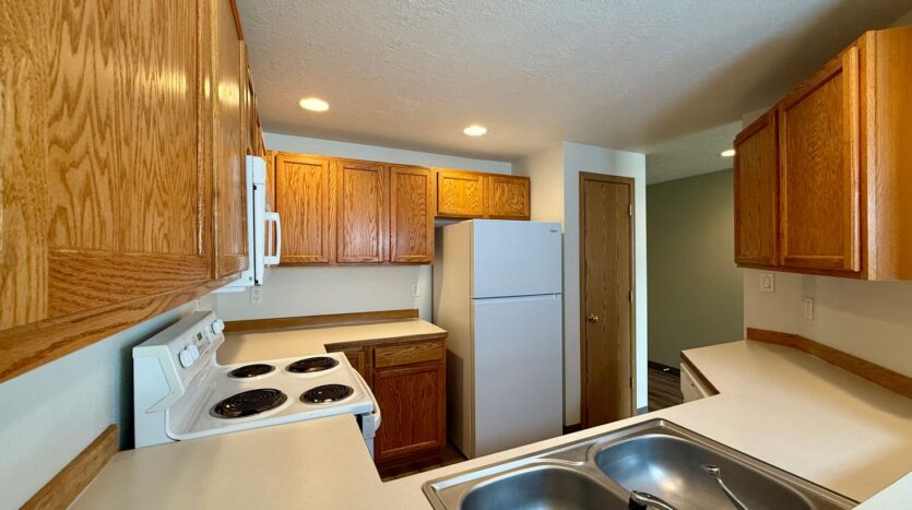 822 NE Larch Avenue - Redmond - Oregon - 3 bed, 2.5 bath rental property