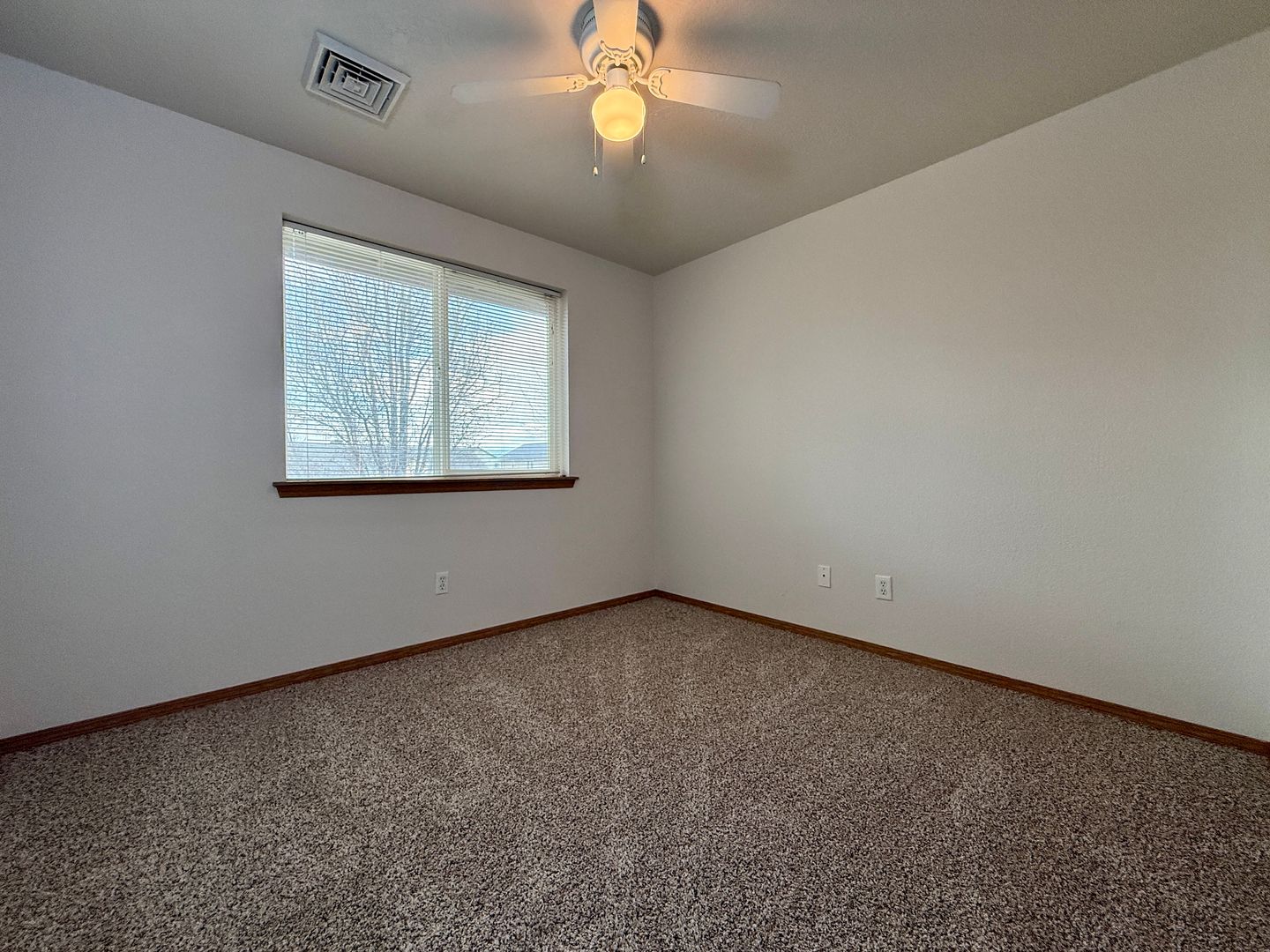 822 NE Larch Avenue - Redmond - Oregon - 3 bed, 2.5 bath rental property